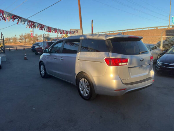 2016 Kia Sedona LX 4dr Mini-Van - Image 4