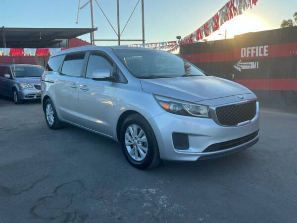 2016 Kia Sedona LX 4dr Mini-Van - Image 6