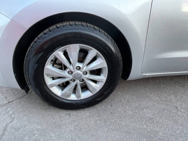 2016 Kia Sedona LX 4dr Mini-Van - Image 10