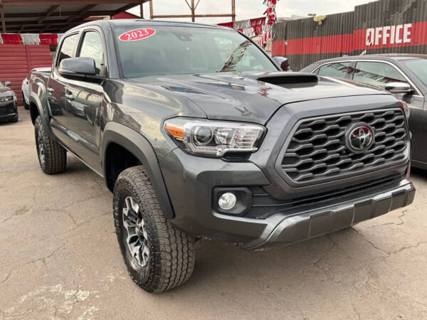 2023 Toyota Tacoma TRD Off-Road - Image 7