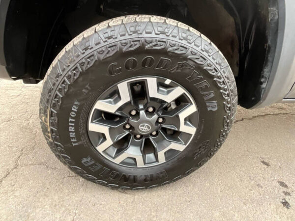 2023 Toyota Tacoma TRD Off-Road - Image 12